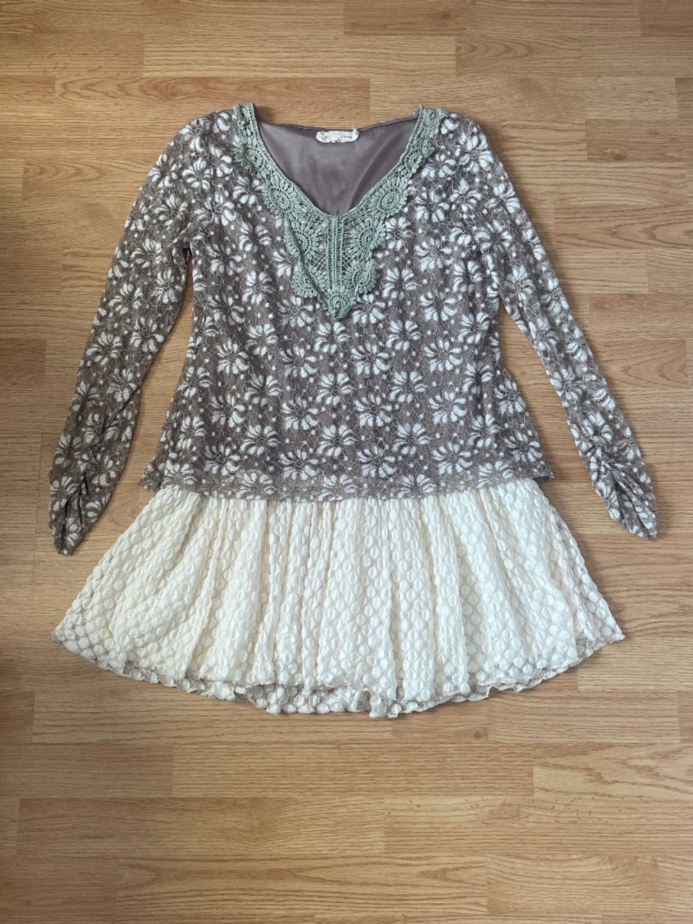 A’Reve Cream & Beige Lace Long Sleeve Fit & Flare Mini Dress Size Medium
